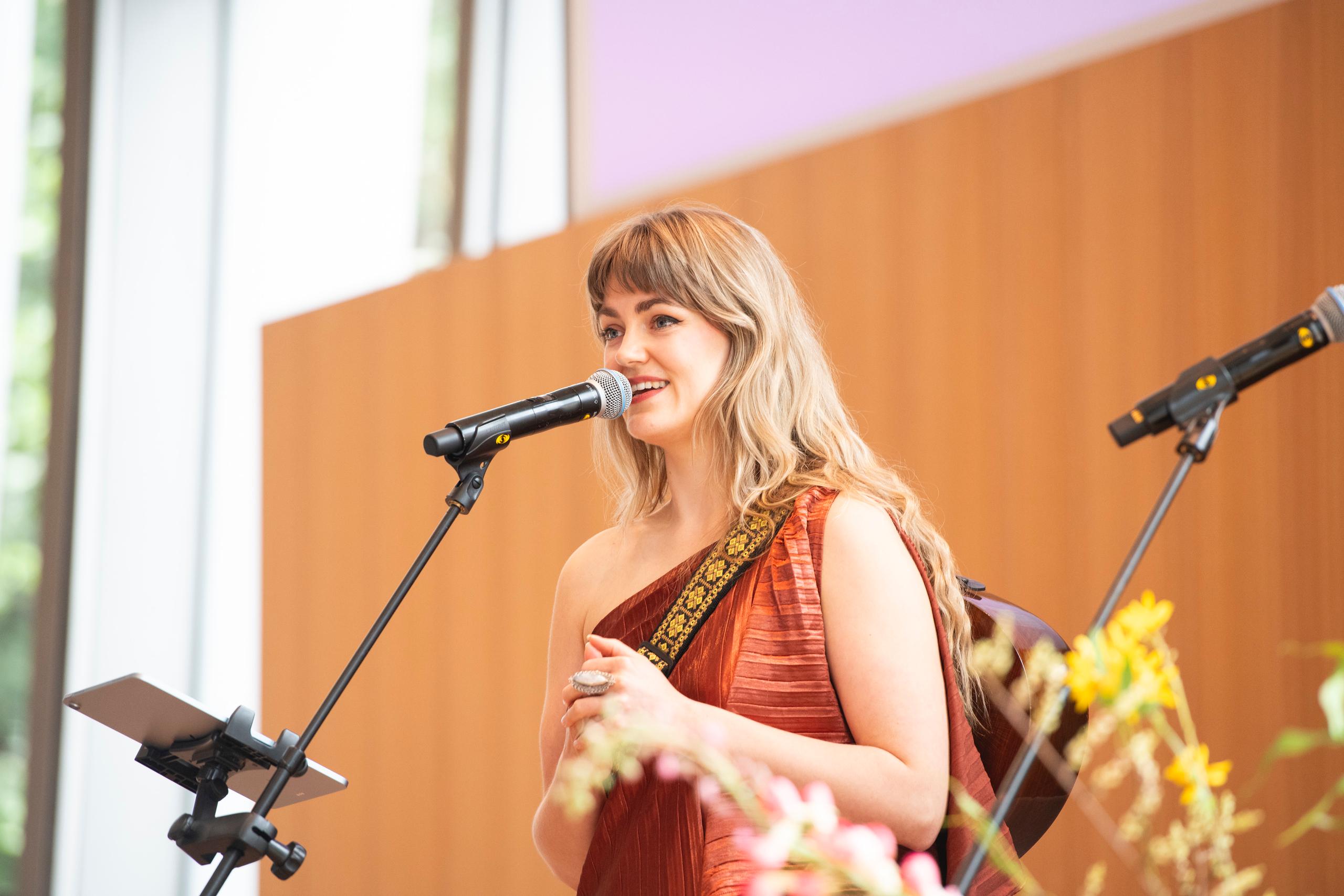 FRÉ performing at the Peace Palace