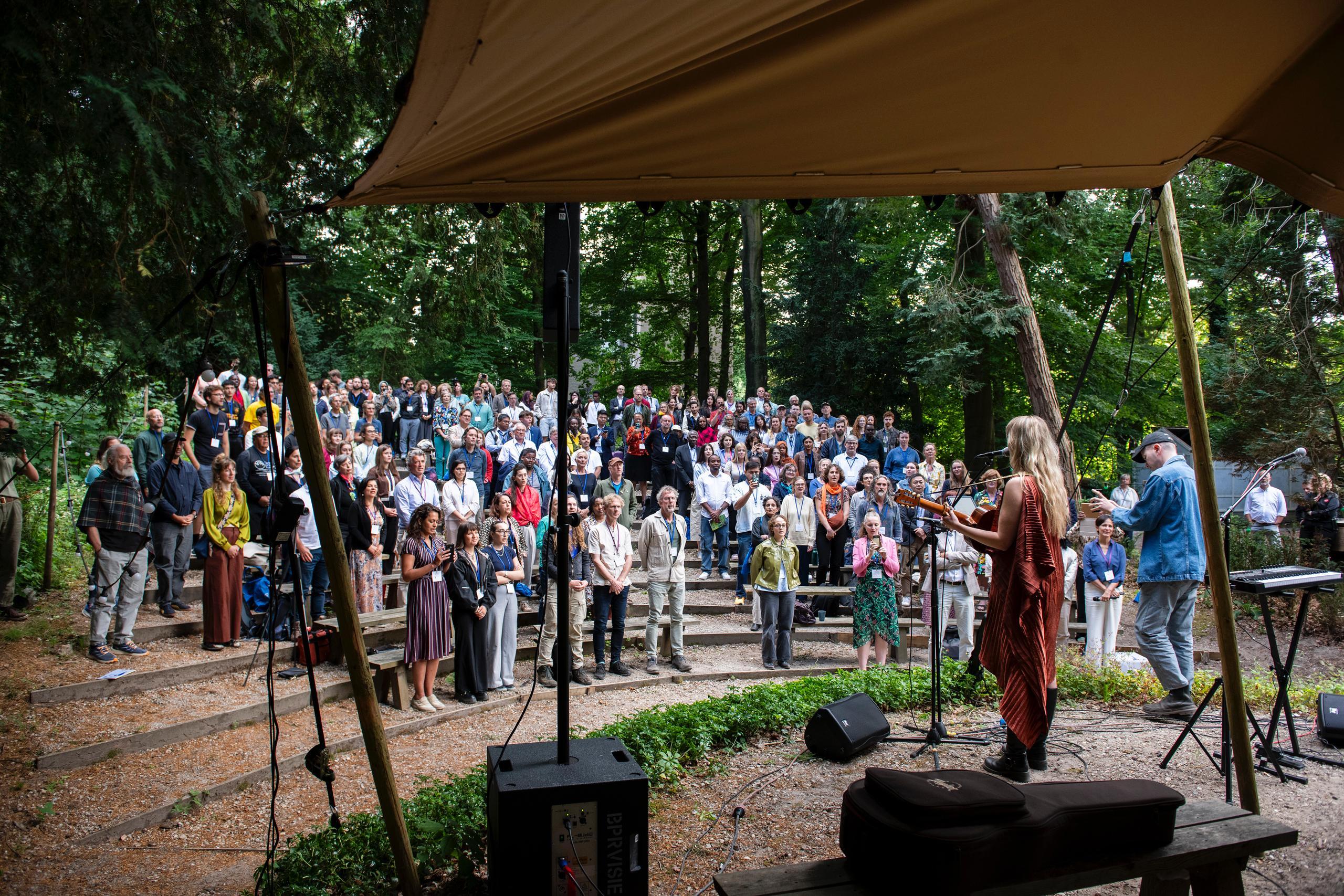FRÉ performing at the Peace Palace